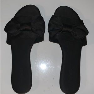Black bow slides